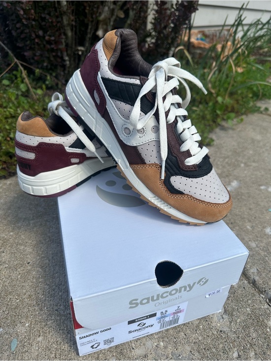 Saucony Shoes - New with box!! Saucony Shadow 5000 Sneakers Women’s Size 7
